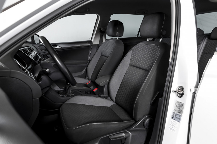 Volkswagen Tiguan 1.5 TSI ACT 150 PK Comfortline Business | Trekhaak | Adapt. Cruise | PDC | Camera | NAV + App. Connect | ECC | LM 17" |