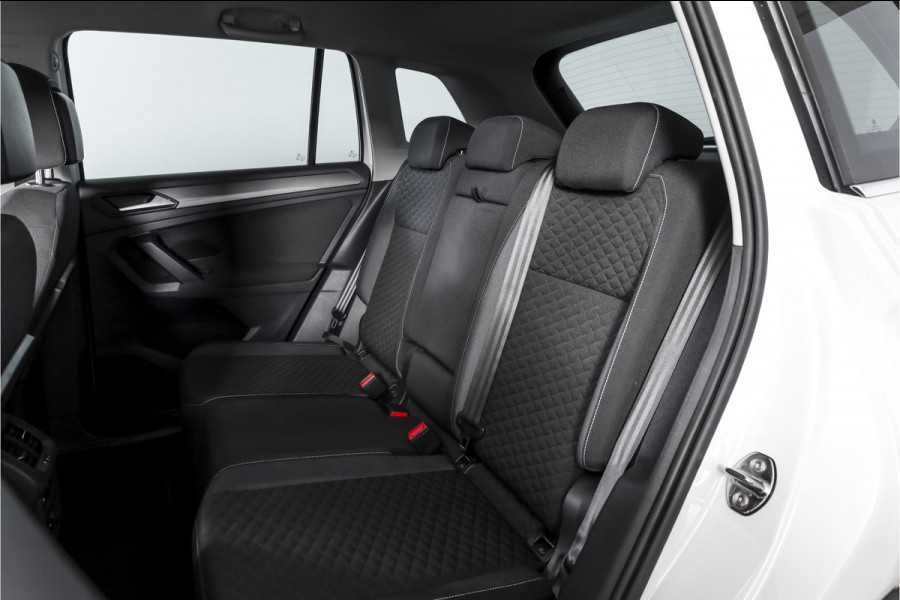 Volkswagen Tiguan 1.5 TSI ACT 150 PK Comfortline Business | Trekhaak | Adapt. Cruise | PDC | Camera | NAV + App. Connect | ECC | LM 17" |