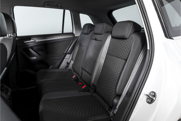 Volkswagen Tiguan 1.5 TSI ACT 150 PK Comfortline Business | Trekhaak | Adapt. Cruise | PDC | Camera | NAV + App. Connect | ECC | LM 17" |