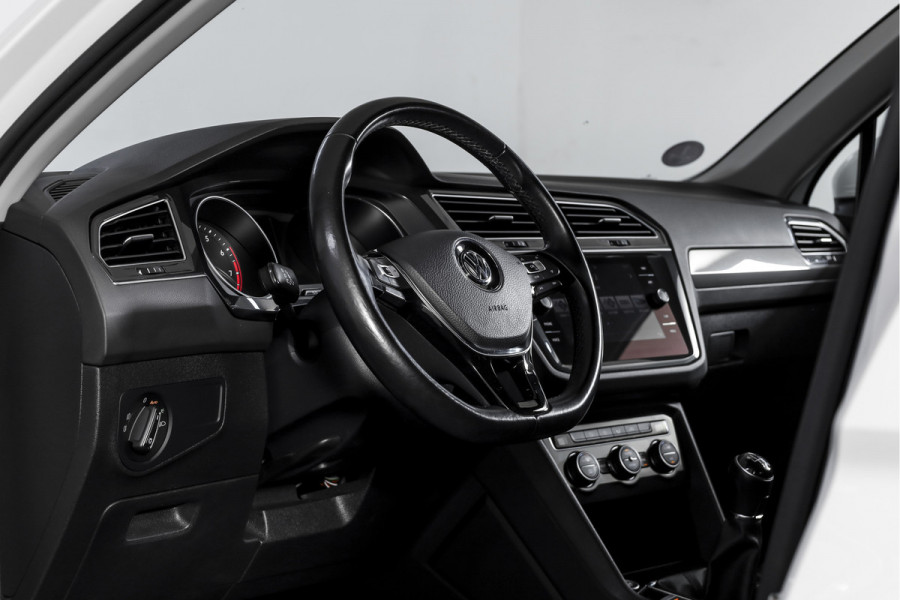 Volkswagen Tiguan 1.5 TSI ACT 150 PK Comfortline Business | Trekhaak | Adapt. Cruise | PDC | Camera | NAV + App. Connect | ECC | LM 17" |