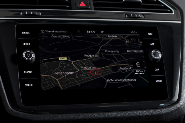 Volkswagen Tiguan 1.5 TSI ACT 150 PK Comfortline Business | Trekhaak | Adapt. Cruise | PDC | Camera | NAV + App. Connect | ECC | LM 17" |
