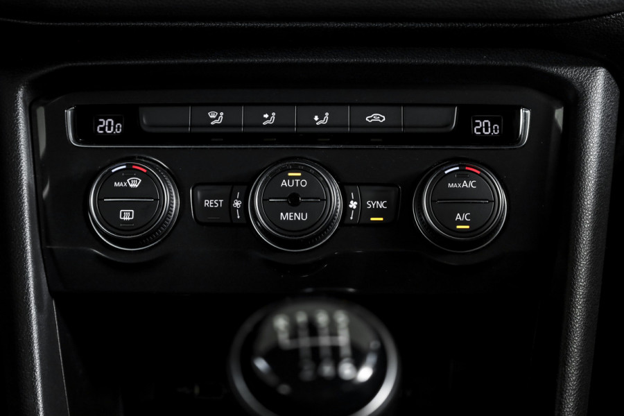 Volkswagen Tiguan 1.5 TSI ACT 150 PK Comfortline Business | Trekhaak | Adapt. Cruise | PDC | Camera | NAV + App. Connect | ECC | LM 17" |