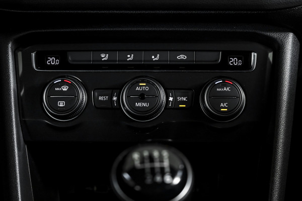 Volkswagen Tiguan 1.5 TSI ACT 150 PK Comfortline Business | Trekhaak | Adapt. Cruise | PDC | Camera | NAV + App. Connect | ECC | LM 17" |