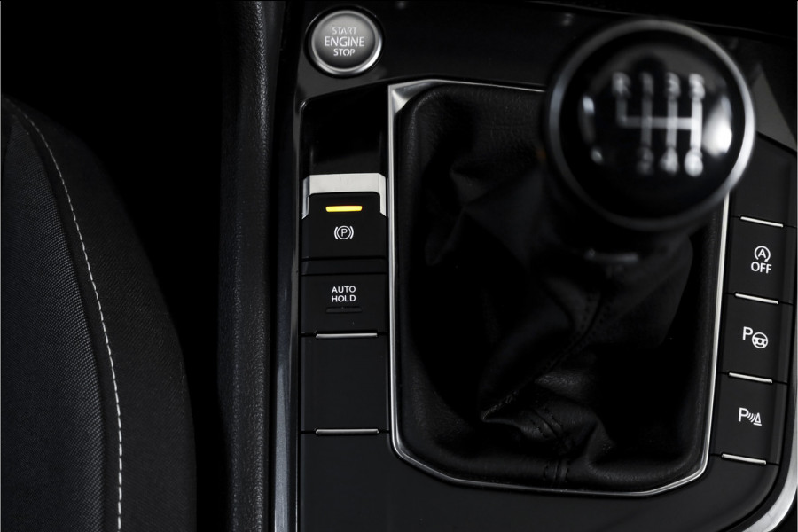 Volkswagen Tiguan 1.5 TSI ACT 150 PK Comfortline Business | Trekhaak | Adapt. Cruise | PDC | Camera | NAV + App. Connect | ECC | LM 17" |