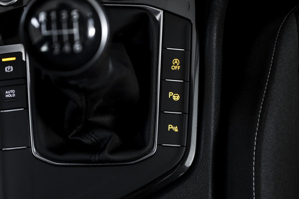 Volkswagen Tiguan 1.5 TSI ACT 150 PK Comfortline Business | Trekhaak | Adapt. Cruise | PDC | Camera | NAV + App. Connect | ECC | LM 17" |