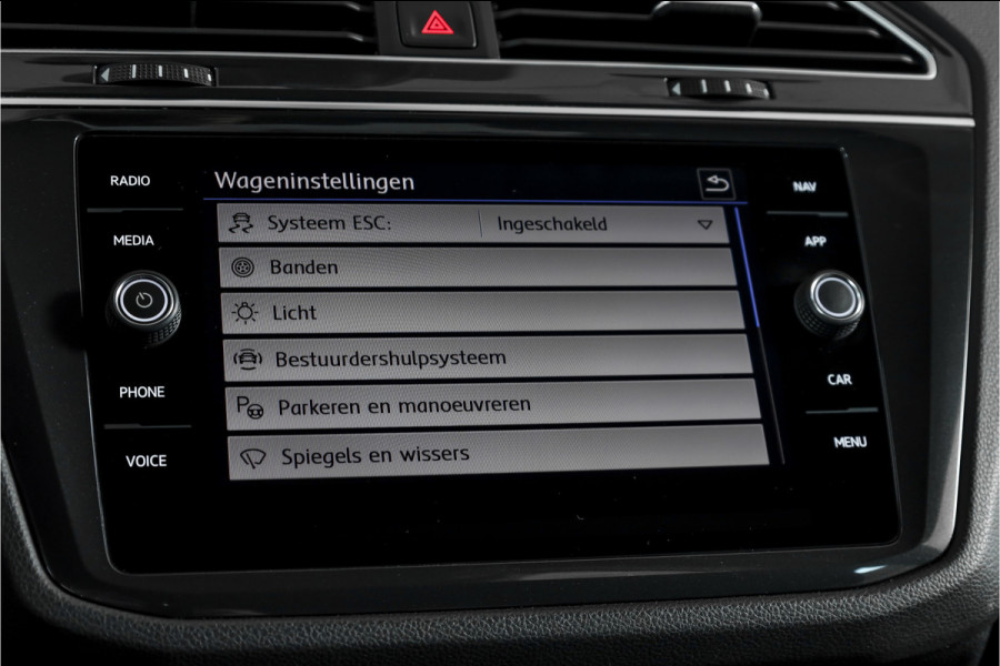 Volkswagen Tiguan 1.5 TSI ACT 150 PK Comfortline Business | Trekhaak | Adapt. Cruise | PDC | Camera | NAV + App. Connect | ECC | LM 17" |
