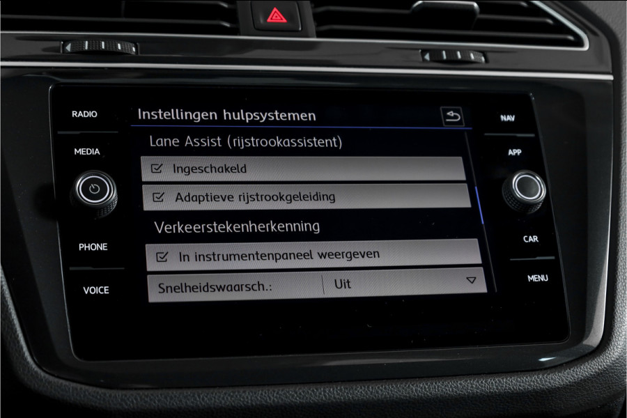 Volkswagen Tiguan 1.5 TSI ACT 150 PK Comfortline Business | Trekhaak | Adapt. Cruise | PDC | Camera | NAV + App. Connect | ECC | LM 17" |