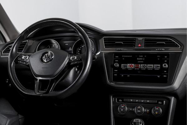 Volkswagen Tiguan 1.5 TSI ACT 150 PK Comfortline Business | Trekhaak | Adapt. Cruise | PDC | Camera | NAV + App. Connect | ECC | LM 17" |