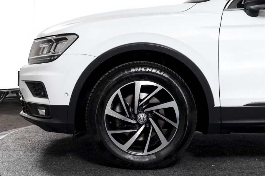 Volkswagen Tiguan 1.5 TSI ACT 150 PK Comfortline Business | Trekhaak | Adapt. Cruise | PDC | Camera | NAV + App. Connect | ECC | LM 17" |