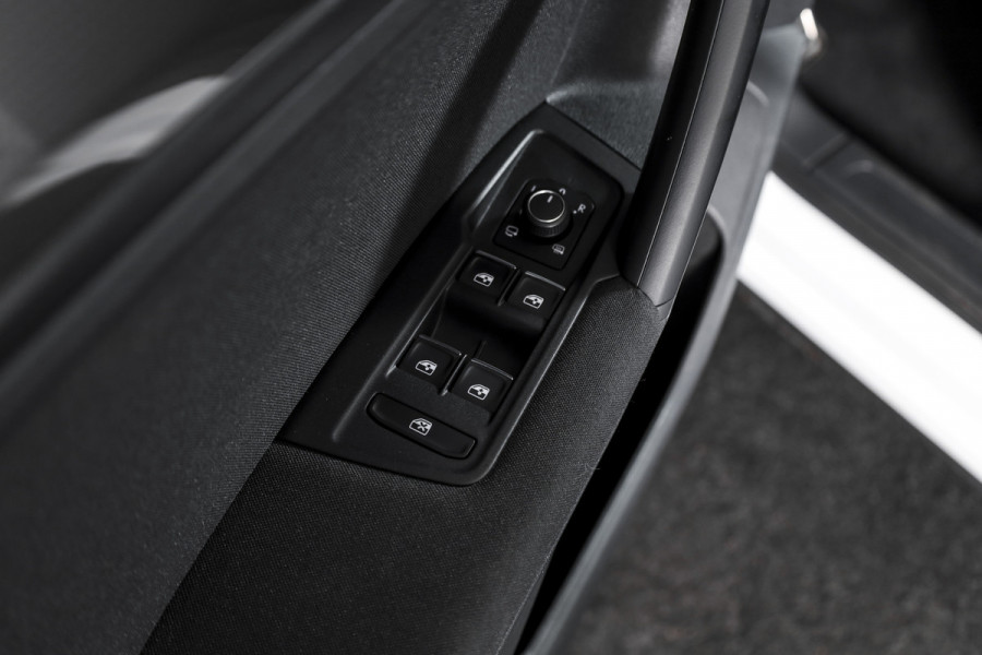 Volkswagen Tiguan 1.5 TSI ACT 150 PK Comfortline Business | Trekhaak | Adapt. Cruise | PDC | Camera | NAV + App. Connect | ECC | LM 17" |
