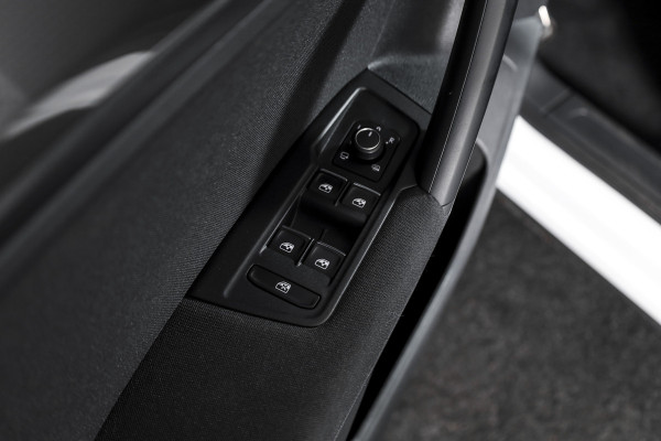 Volkswagen Tiguan 1.5 TSI ACT 150 PK Comfortline Business | Trekhaak | Adapt. Cruise | PDC | Camera | NAV + App. Connect | ECC | LM 17" |