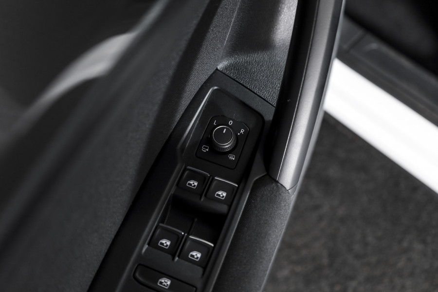 Volkswagen Tiguan 1.5 TSI ACT 150 PK Comfortline Business | Trekhaak | Adapt. Cruise | PDC | Camera | NAV + App. Connect | ECC | LM 17" |