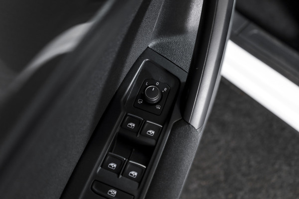 Volkswagen Tiguan 1.5 TSI ACT 150 PK Comfortline Business | Trekhaak | Adapt. Cruise | PDC | Camera | NAV + App. Connect | ECC | LM 17" |