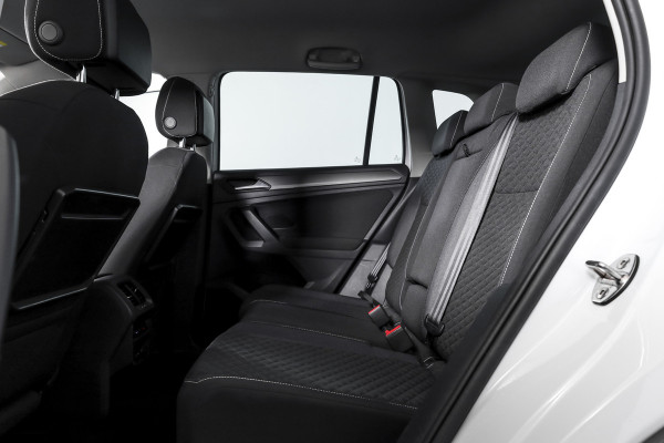 Volkswagen Tiguan 1.5 TSI ACT 150 PK Comfortline Business | Trekhaak | Adapt. Cruise | PDC | Camera | NAV + App. Connect | ECC | LM 17" |