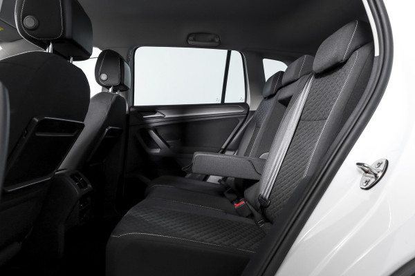 Volkswagen Tiguan 1.5 TSI ACT 150 PK Comfortline Business | Trekhaak | Adapt. Cruise | PDC | Camera | NAV + App. Connect | ECC | LM 17" |