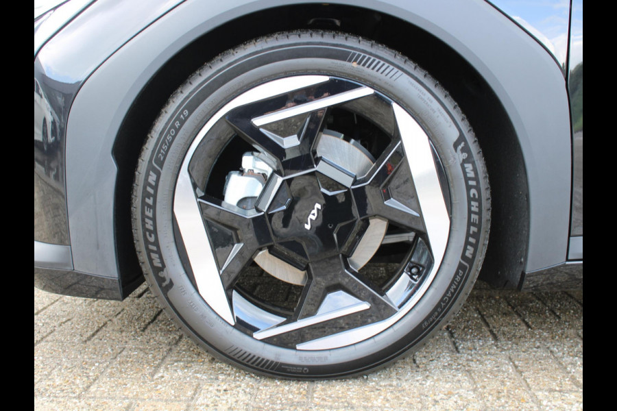 Kia EV4 Plus Advanced 58.3 kWh | PANORAMSICH SCHUIFDAK | HARMAN KARDON | STOEL & STUURVERWARMING |