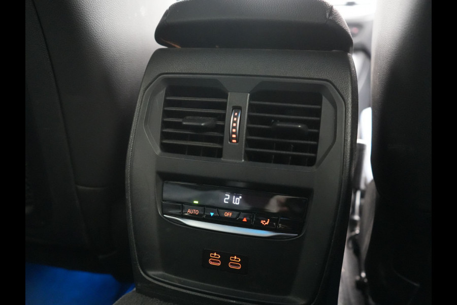 BMW 3 Serie Touring 320e xDrive M Sport PHEV Dealer O.H. | Camera | Alcantara Sportstoelen & Stuur Verwarmd | Sfeerverlichting | Keyless | Blis | Apple Carplay | Navigatie | DAB | 18"L.M | Plug In Hybrid |