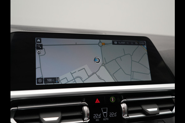 BMW 3 Serie Touring 320e xDrive M Sport PHEV Dealer O.H. | Camera | Alcantara Sportstoelen & Stuur Verwarmd | Sfeerverlichting | Keyless | Blis | Apple Carplay | Navigatie | DAB | 18"L.M | Plug In Hybrid |