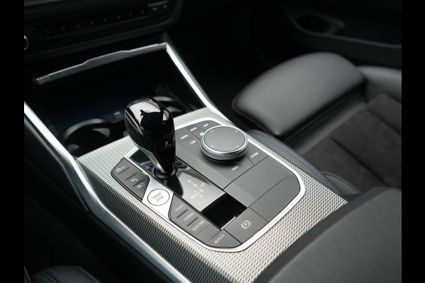 BMW 3 Serie Touring 320e xDrive M Sport PHEV Dealer O.H. | Camera | Alcantara Sportstoelen & Stuur Verwarmd | Sfeerverlichting | Keyless | Blis | Apple Carplay | Navigatie | DAB | 18"L.M | Plug In Hybrid |