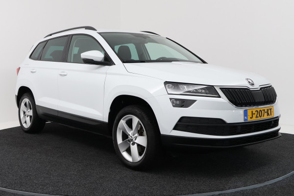 Škoda Karoq 1.5 TSI ACT Style (TREKHAAK, CAMERA, NAVIGATIE CARPLAY, CRUISE CONTROL, PARKEERSENSOREN)