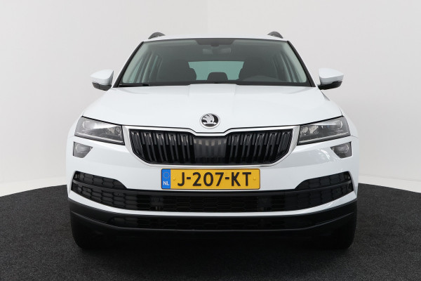 Škoda Karoq 1.5 TSI ACT Style (TREKHAAK, CAMERA, NAVIGATIE CARPLAY, CRUISE CONTROL, PARKEERSENSOREN)