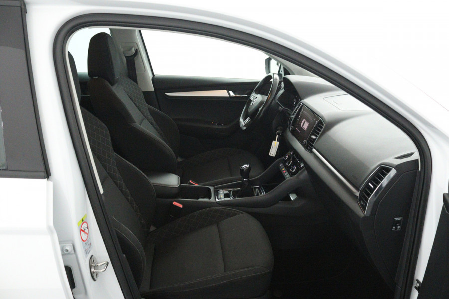 Škoda Karoq 1.5 TSI ACT Style (TREKHAAK, CAMERA, NAVIGATIE CARPLAY, CRUISE CONTROL, PARKEERSENSOREN)