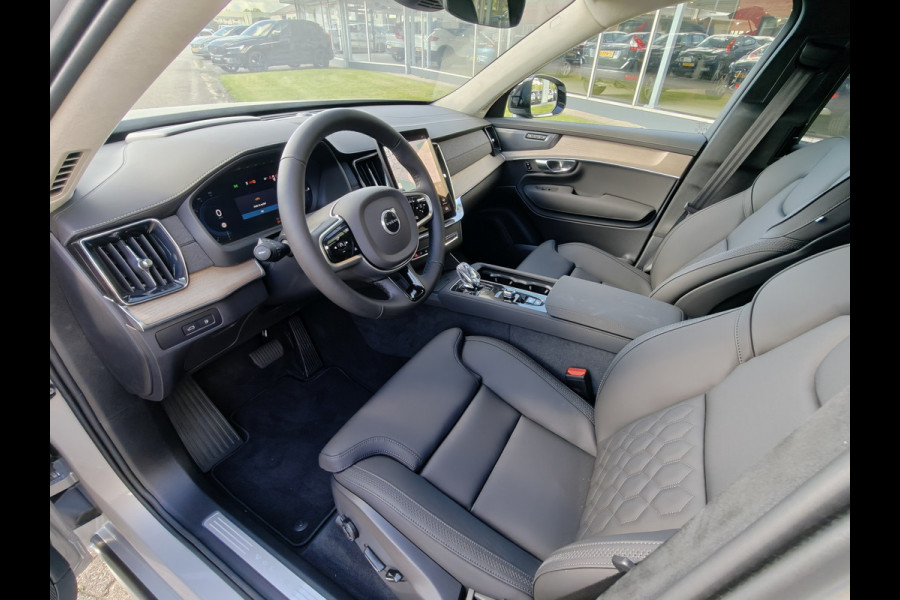 Volvo XC90 T8 AWD 455PK Plug-in Hybrid Ultra Dark | NIEUW | €10.465,- voordeel | ACC | H&K | Luchtvering | 360 camera | 21" | BLIS |