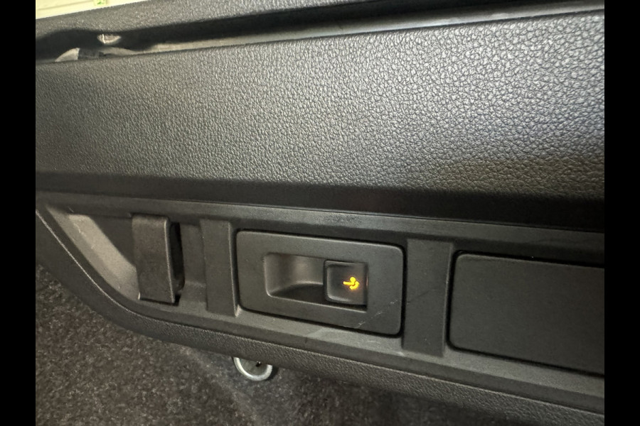 Škoda Octavia Combi 1.0 e-TSI Ambition Automaat ElectrTrekhaak Clima Carplay Navi Digitaal Dash Sfeerverlichting All-Season banden