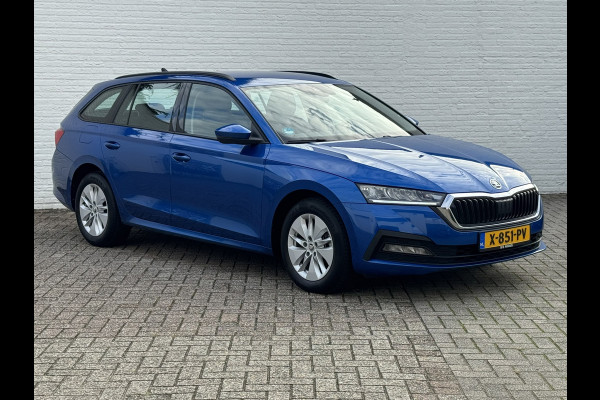 Škoda Octavia Combi 1.0 e-TSI Ambition Automaat ElectrTrekhaak Clima Carplay Navi Digitaal Dash Sfeerverlichting All-Season banden