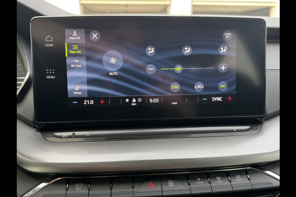 Škoda Octavia Combi 1.0 e-TSI Ambition Automaat ElectrTrekhaak Clima Carplay Navi Digitaal Dash Sfeerverlichting All-Season banden