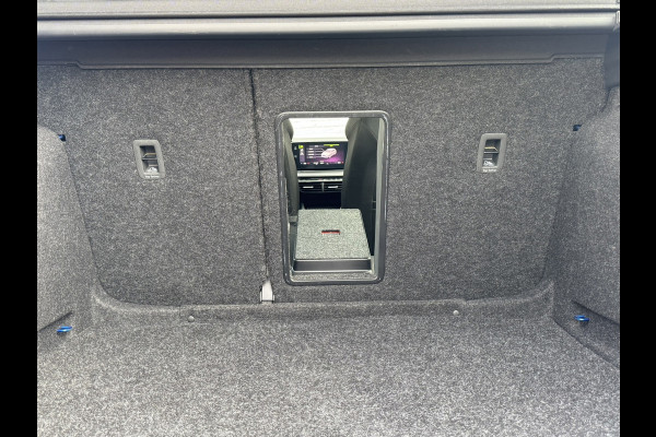 Škoda Octavia Combi 1.0 e-TSI Ambition Automaat ElectrTrekhaak Clima Carplay Navi Digitaal Dash Sfeerverlichting All-Season banden
