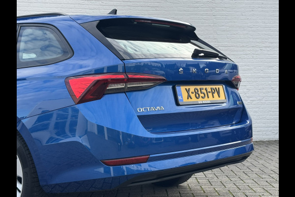 Škoda Octavia Combi 1.0 e-TSI Ambition Automaat ElectrTrekhaak Clima Carplay Navi Digitaal Dash Sfeerverlichting All-Season banden