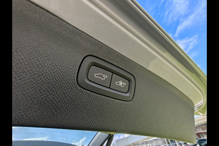 Volvo XC90 T8 AWD 455PK Plug-in Hybrid Ultra Dark | NIEUW | €10.465,- voordeel | ACC | H&K | Luchtvering | 360 camera | 21" | BLIS |