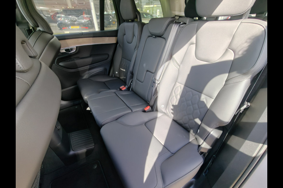 Volvo XC90 T8 AWD 455PK Plug-in Hybrid Ultra Dark | NIEUW | €10.465,- voordeel | ACC | H&K | Luchtvering | 360 camera | 21" | BLIS |