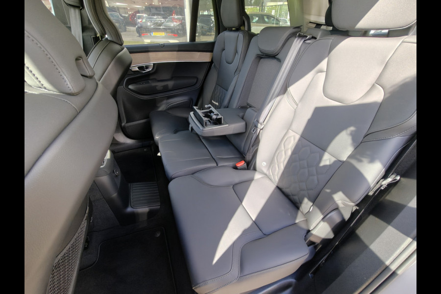 Volvo XC90 T8 AWD 455PK Plug-in Hybrid Ultra Dark | NIEUW | €10.465,- voordeel | ACC | H&K | Luchtvering | 360 camera | 21" | BLIS |