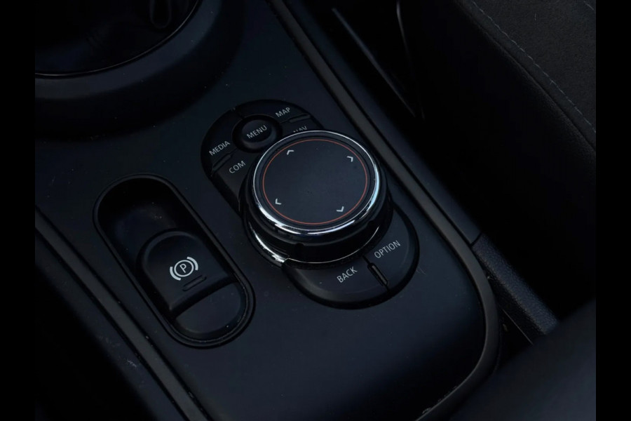 MINI Countryman 1.5 Cooper Chili Serious Business(NL-auto, Dealer OnderH, Panorama, Camera, Navi Pro, StoelV, Climate Con, Etc)