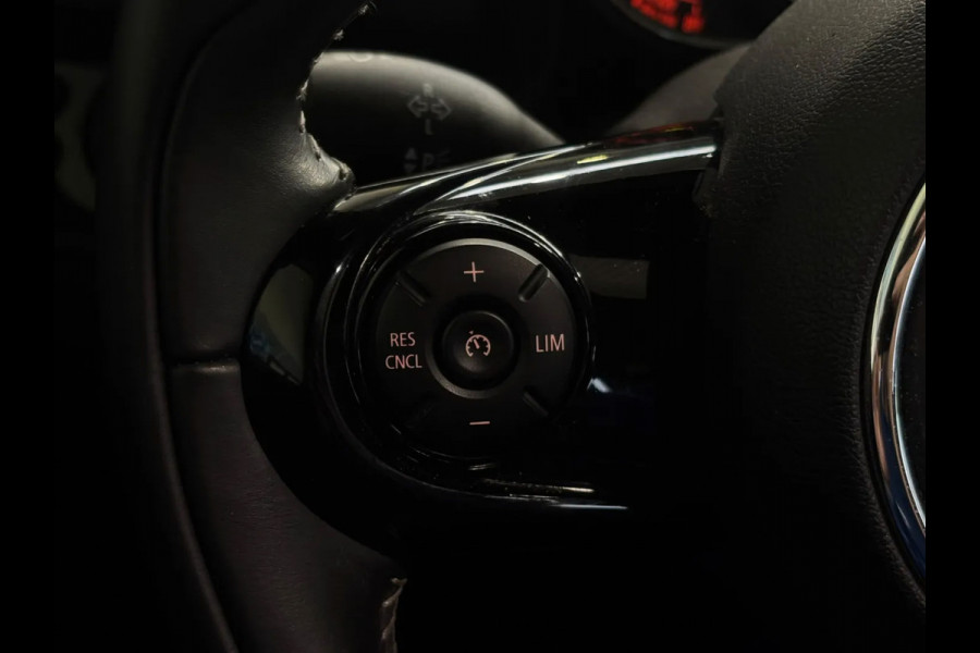 MINI Countryman 1.5 Cooper Chili Serious Business(NL-auto, Dealer OnderH, Panorama, Camera, Navi Pro, StoelV, Climate Con, Etc)