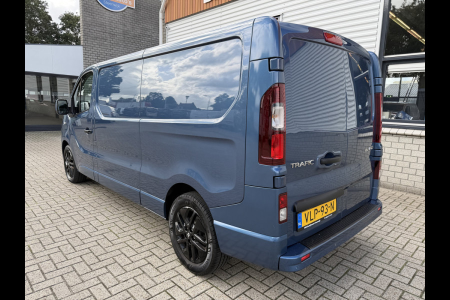 Renault Trafic 2.0 dCi automaat 145pk T29 L2H1 Luxe / vaste prijs rijklaar € 17.650 ex btw / euro 6 / bpm vrij / blauw metallic / comfort stoelen / trekhaak / airco / cruise / navigatie