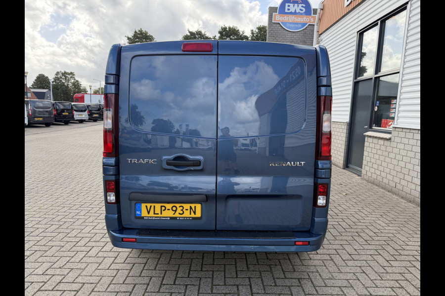 Renault Trafic 2.0 dCi automaat 145pk T29 L2H1 Luxe / vaste prijs rijklaar € 17.650 ex btw / euro 6 / bpm vrij / blauw metallic / comfort stoelen / trekhaak / airco / cruise / navigatie
