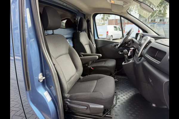 Renault Trafic 2.0 dCi automaat 145pk T29 L2H1 Luxe / vaste prijs rijklaar € 17.650 ex btw / euro 6 / bpm vrij / blauw metallic / comfort stoelen / trekhaak / airco / cruise / navigatie