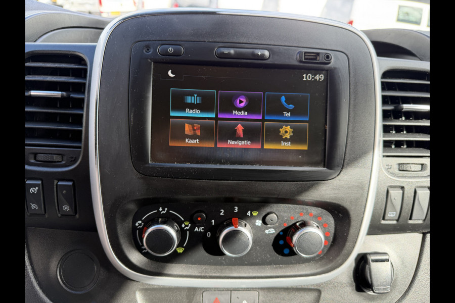 Renault Trafic 2.0 dCi automaat 145pk T29 L2H1 Luxe / vaste prijs rijklaar € 17.650 ex btw / euro 6 / bpm vrij / blauw metallic / comfort stoelen / trekhaak / airco / cruise / navigatie