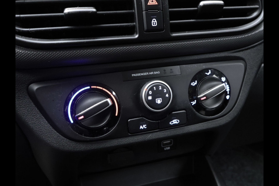 Hyundai i10 1.0 Comfort Sport (APPLE CARPLAY,NAVI,CLIMATE,CRUISE,LANE ASSIST,LED,SPORTSTOELEN,NETTE STAAT,NIEUWE APK)