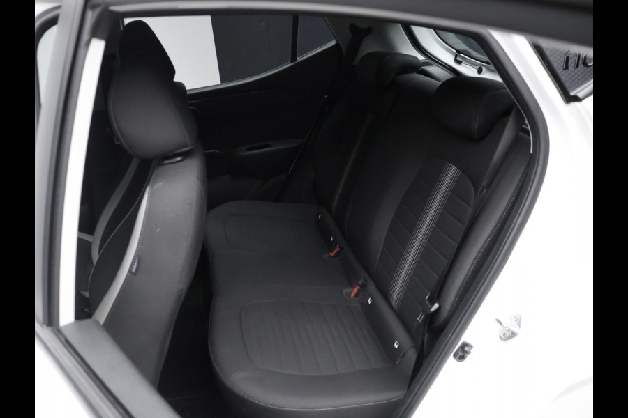 Hyundai i10 1.0 Comfort Sport (APPLE CARPLAY,NAVI,CLIMATE,CRUISE,LANE ASSIST,LED,SPORTSTOELEN,NETTE STAAT,NIEUWE APK)