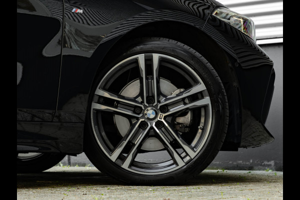 BMW 1-serie 118i Executive - M-Sport - Pano - Shodow Line - Camera - 18 inch
