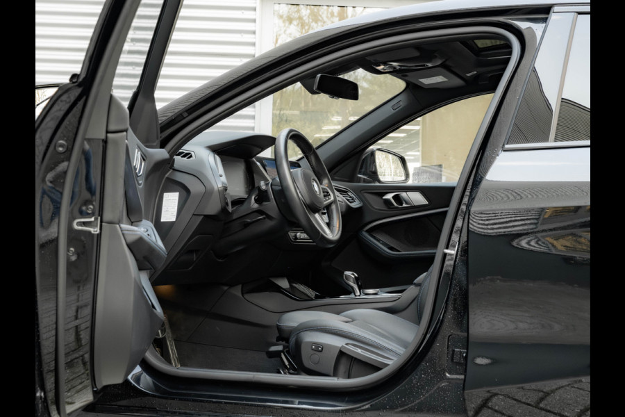 BMW 1-serie 118i Executive - M-Sport - Pano - Shodow Line - Camera - 18 inch