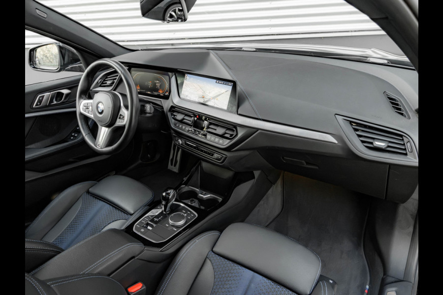 BMW 1-serie 118i Executive - M-Sport - Pano - Shodow Line - Camera - 18 inch