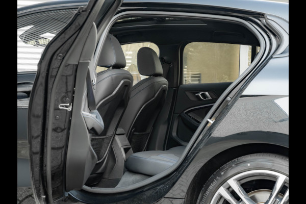 BMW 1-serie 118i Executive - M-Sport - Pano - Shodow Line - Camera - 18 inch