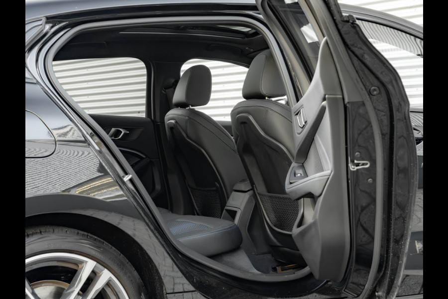 BMW 1-serie 118i Executive - M-Sport - Pano - Shodow Line - Camera - 18 inch