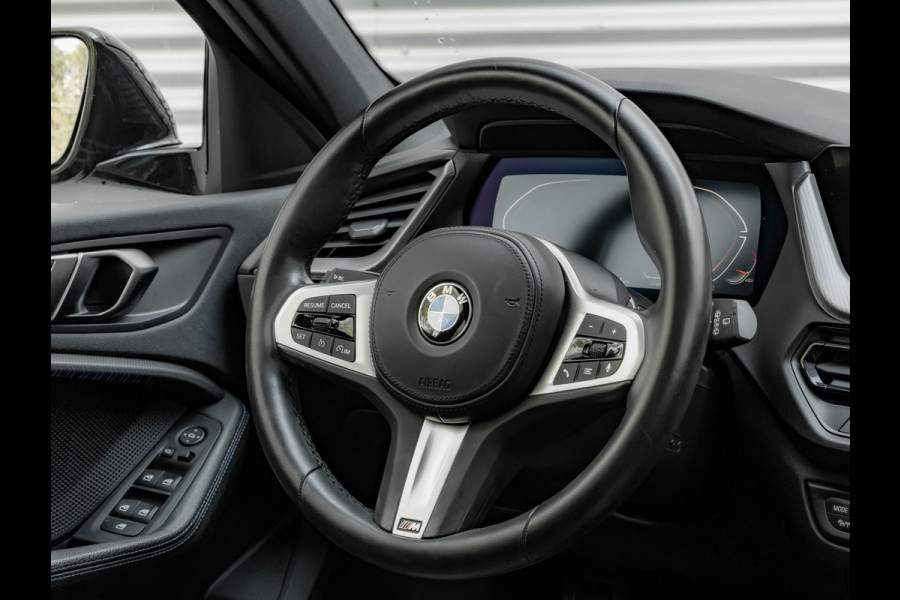 BMW 1-serie 118i Executive - M-Sport - Pano - Shodow Line - Camera - 18 inch
