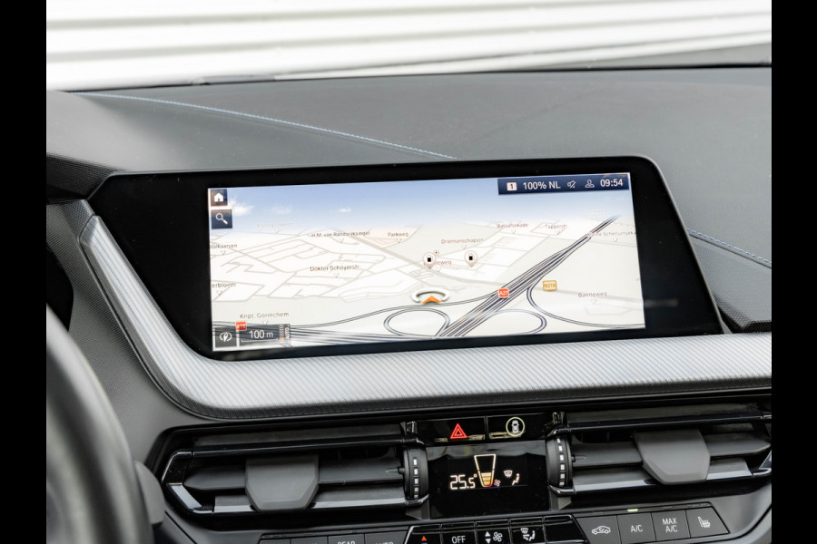 BMW 1-serie 118i Executive - M-Sport - Pano - Shodow Line - Camera - 18 inch